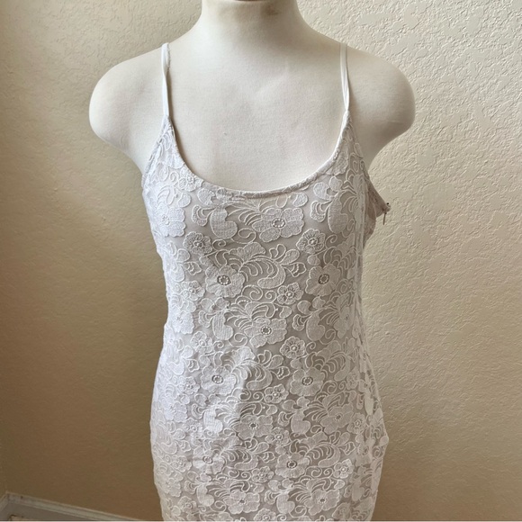 Off-White Lace Spaghetti Strap Dress
En-Crème - Picture 2 of 6